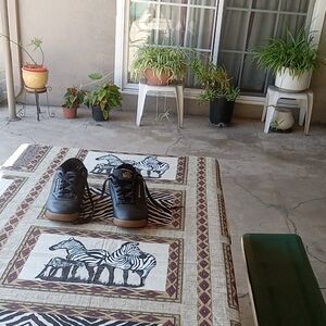 BLACK REEBOK TENNIS SHOES